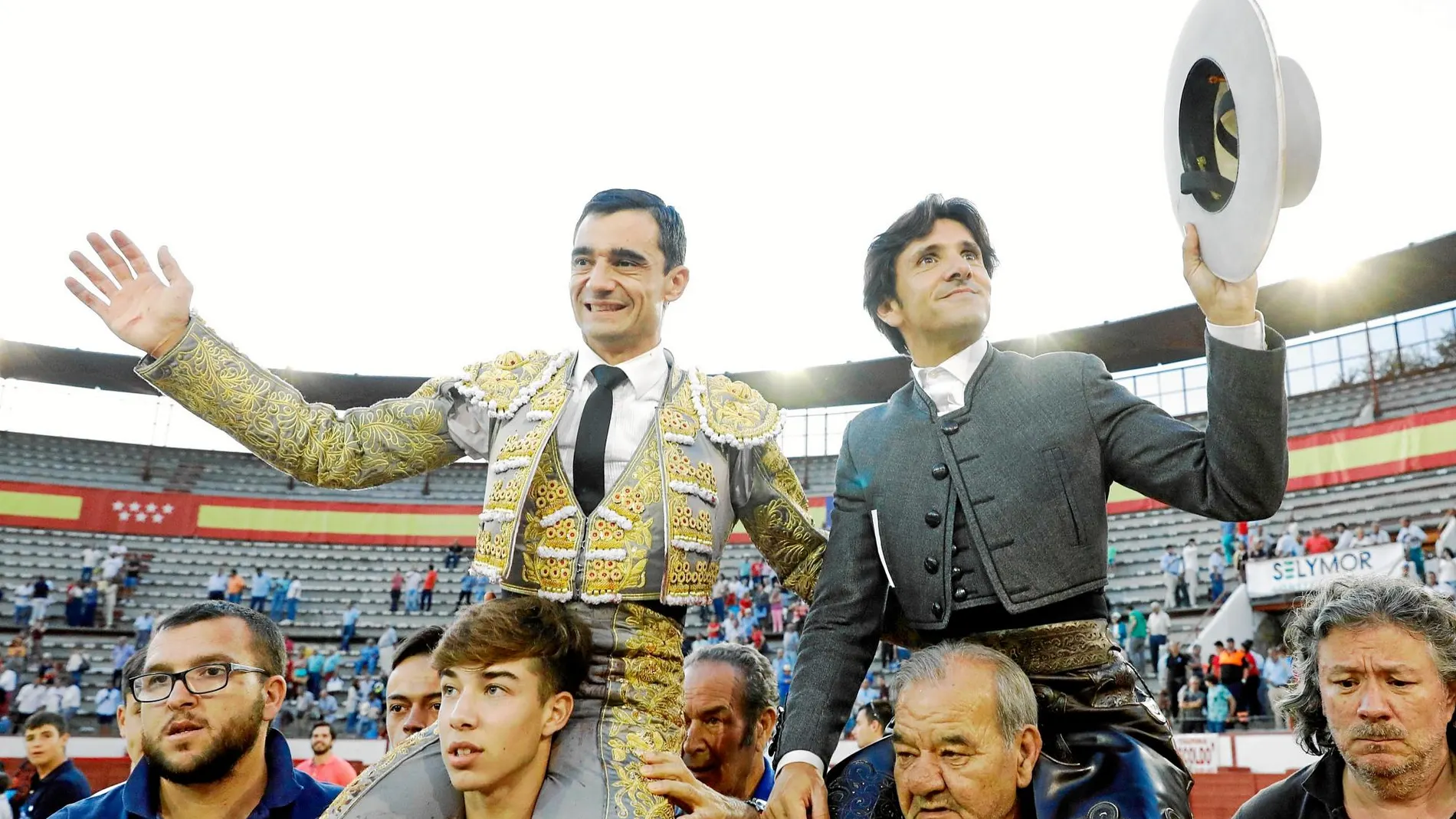 Ureña y Ventura salen a hombros en Colmenar/Foto: Jesús G. Feria