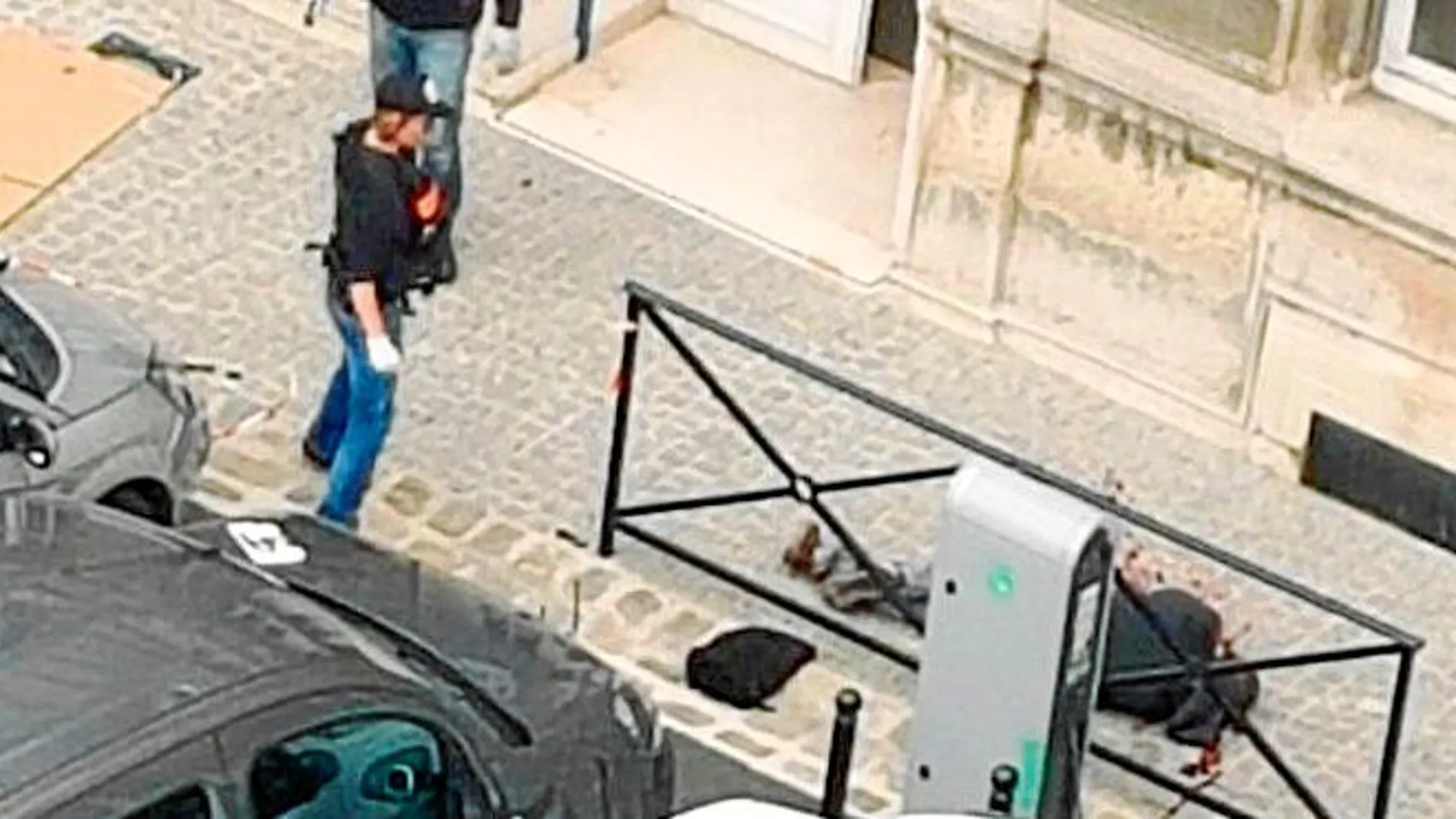 Imagen captada por las cámaras del atentado con cuchillo en la jefatura de Policía de París del pasado 3 de octubre