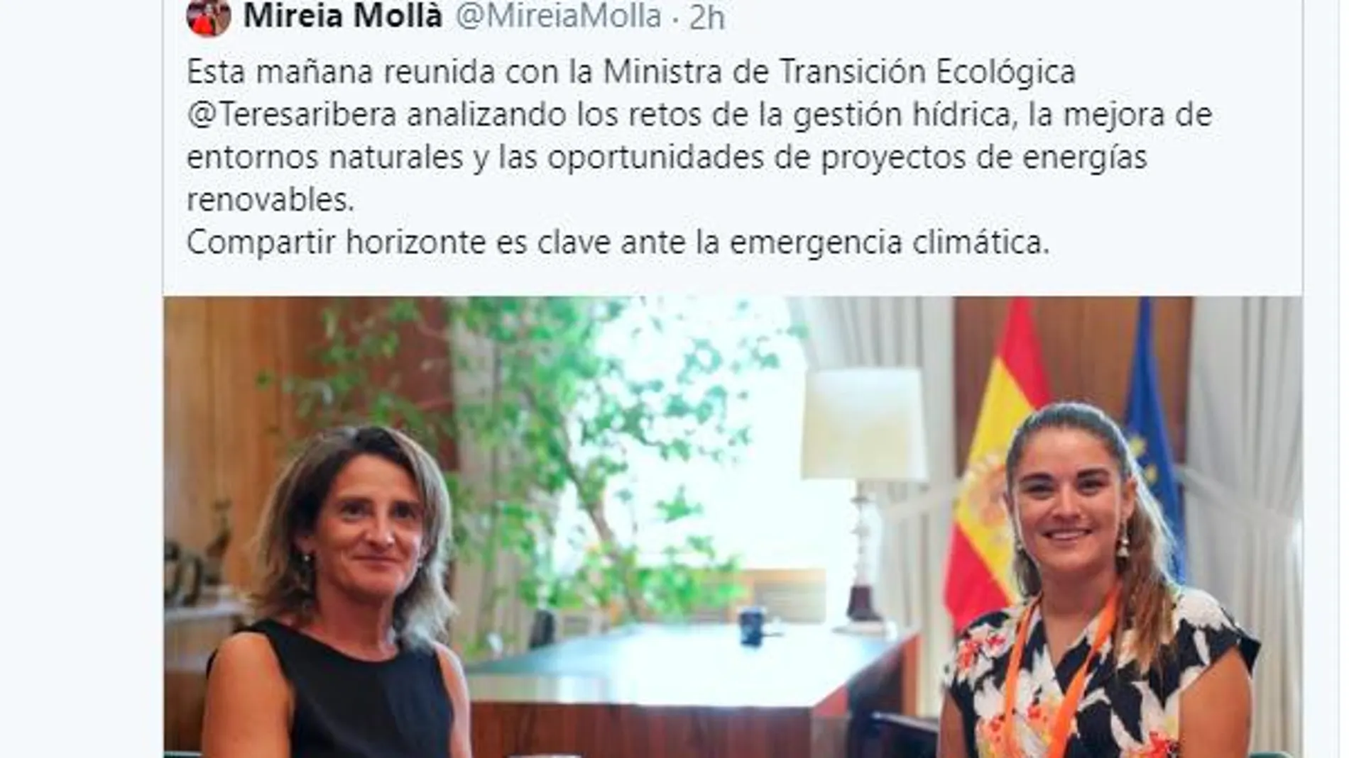 A la izda., el amable «tuit» escrito por la consellera valenciana de Agricultura, Mireia Mollà, tras reunirse con la ministra de Transición Ecológica