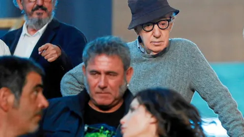 Woody Allen, en el centro, presentó ayer su nuevo filme en San Sebastián, donde tendrá lugar el rodaje / Efe