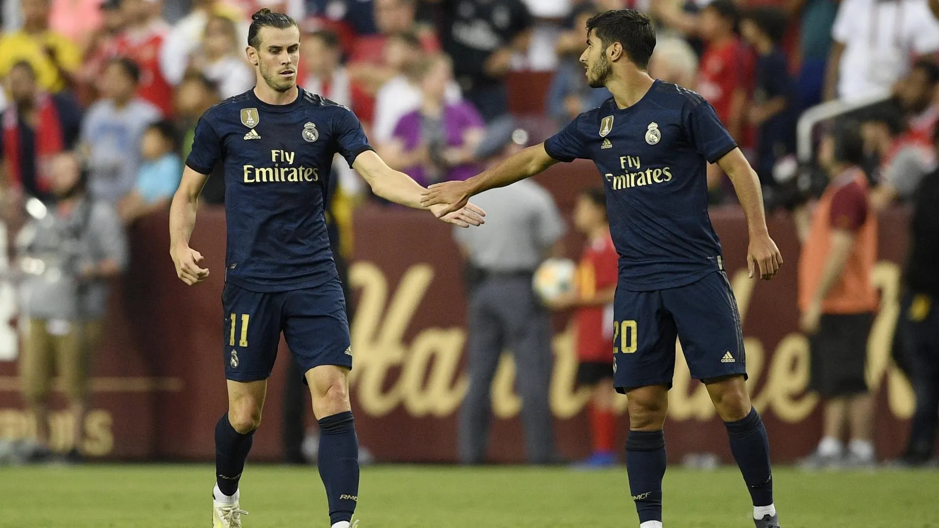 Bale felicita a Asensio por su gol