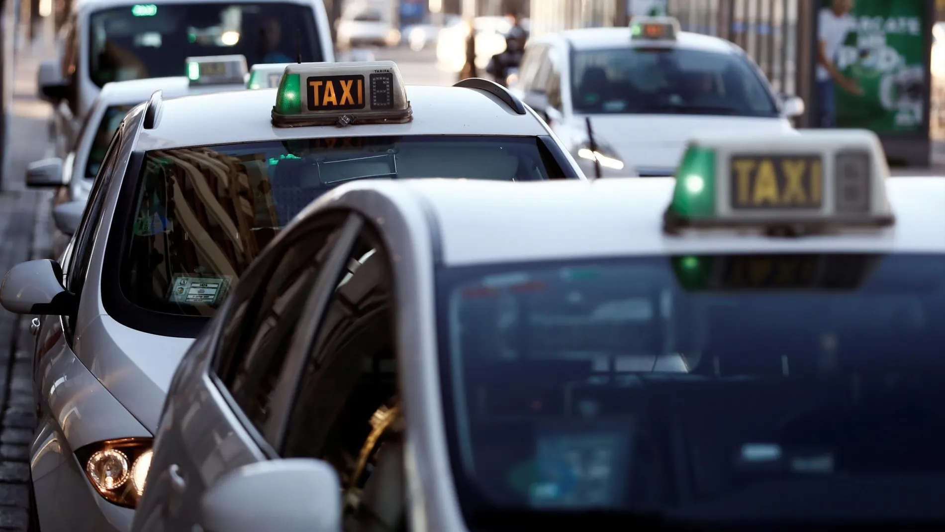 Los taxistas suelen trabajar en las zonas más concurridas de las ciudades