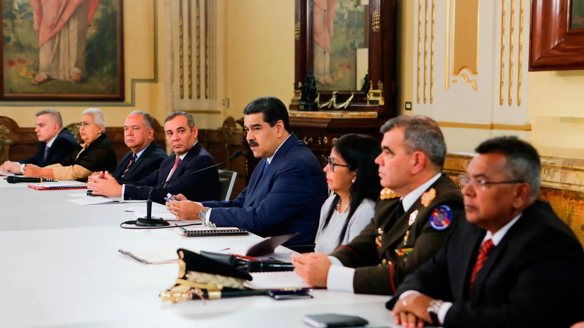 Nicolás Maduro en una reunión con funcionarios de su Gobierno celebrada este martes/EFE
