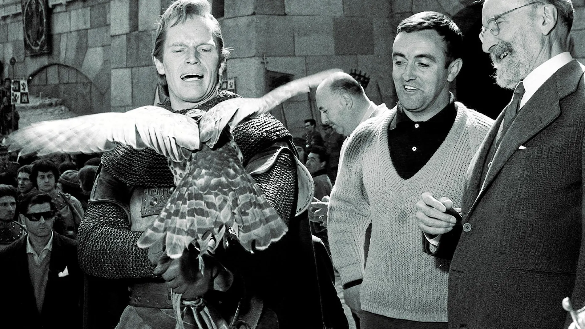 Charlton Heston, en 1960, junto a Félix Rodríguez de la Fuente y Ramón Menéndez Pidal durante el rodaje de «El Cid»