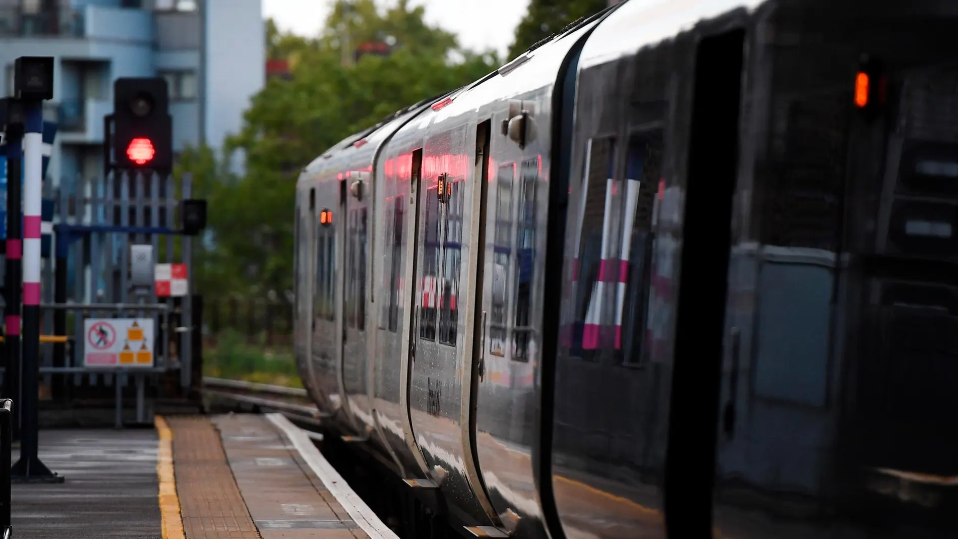 Varios trenes se vieron afectados por el apagón generalizado