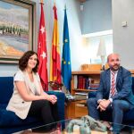 Isabel Díaz Ayuso junto al presidente de la Asamblea de Madrid, Juan Trinidad