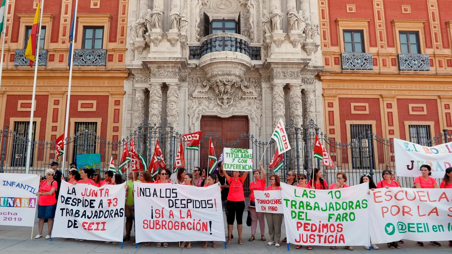 Protesta de las trabajadores de las escuelas infantiles ante el Palacio de San Telmo / Foto: Efe