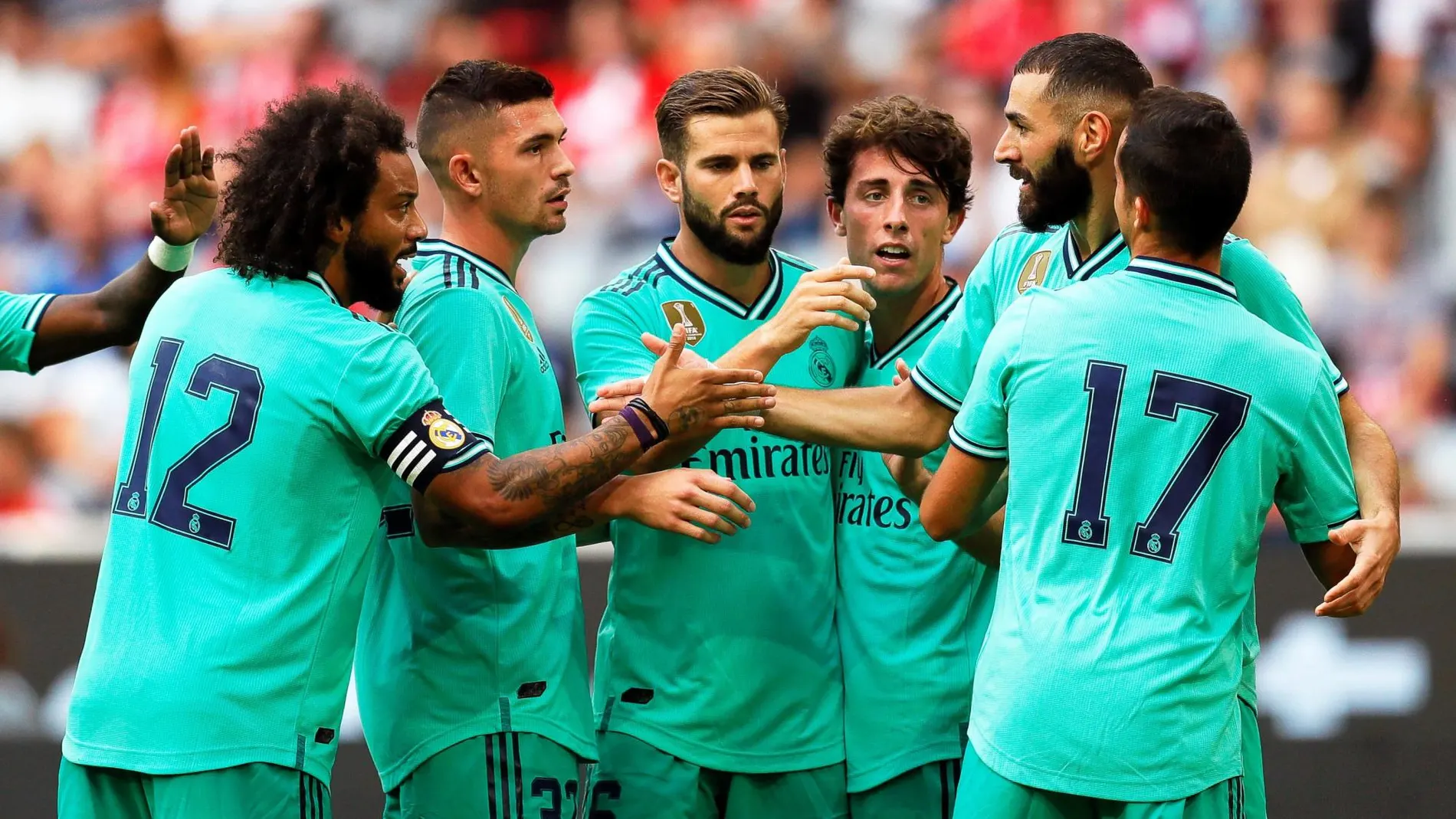 Los jugadores del Madrid celebran uno de los goles