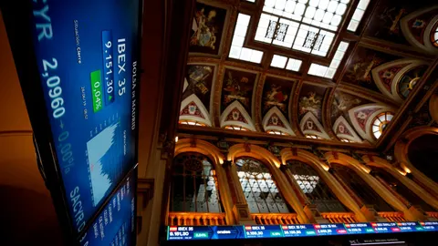 El IBEX 35 cierra junio en 9.198,80 puntos