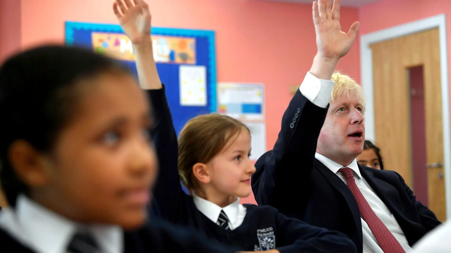 El primer ministro, Boris Johnson, visitó un colegio de primaria en Londres/ AP