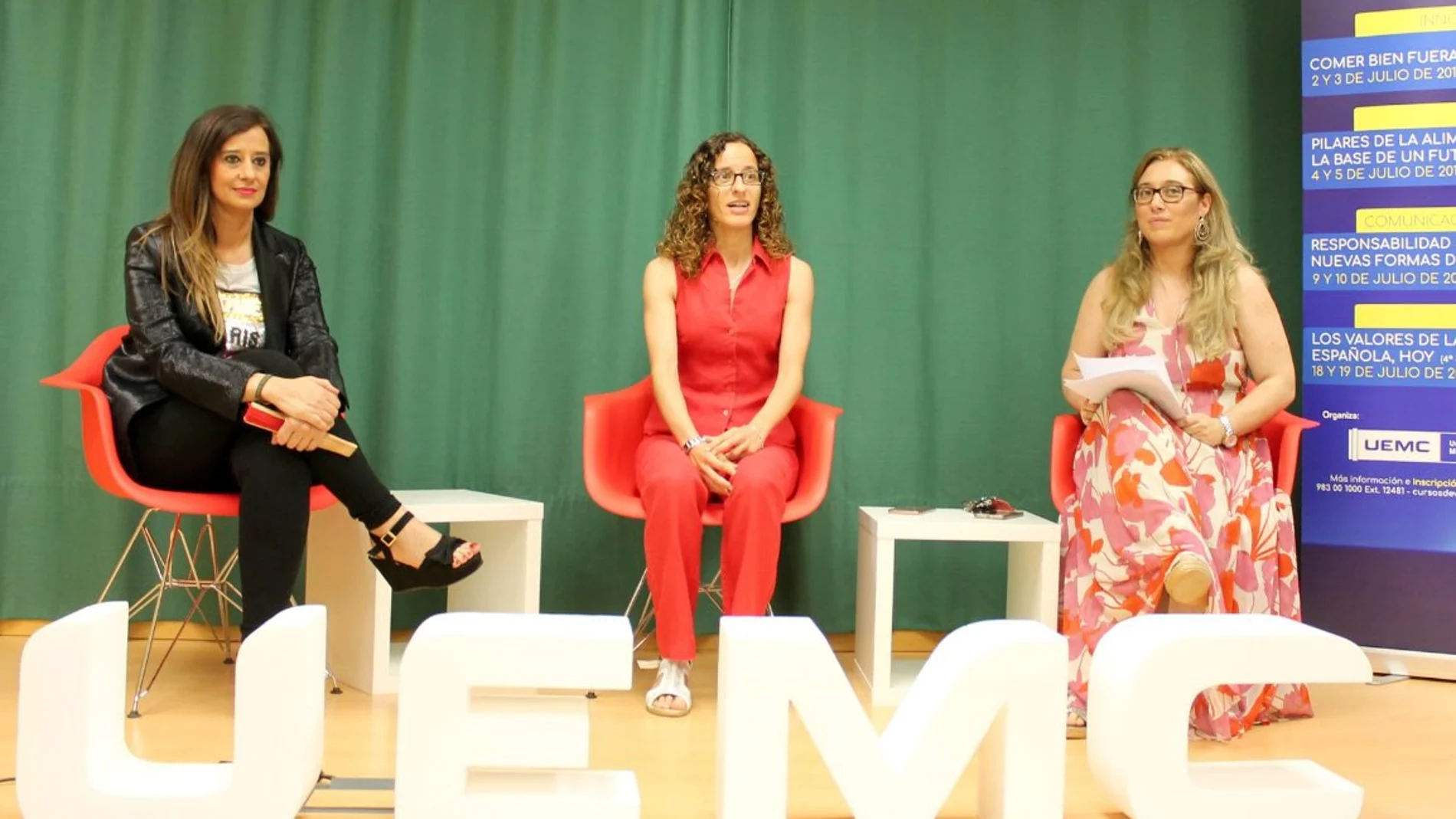 La Vicerrectora de Estudiantes de la UEMC, Silvia Sedano, y la presidenta de los hosteleros de Valladolid, María José Hernández, entre otros, abren la jornada