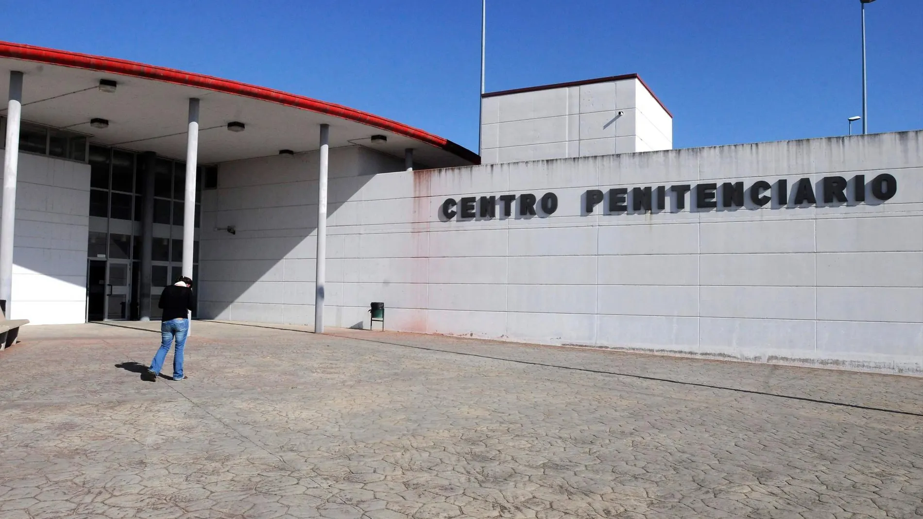 Fachada de la cárcel de Mansilla de las Mulas (León).