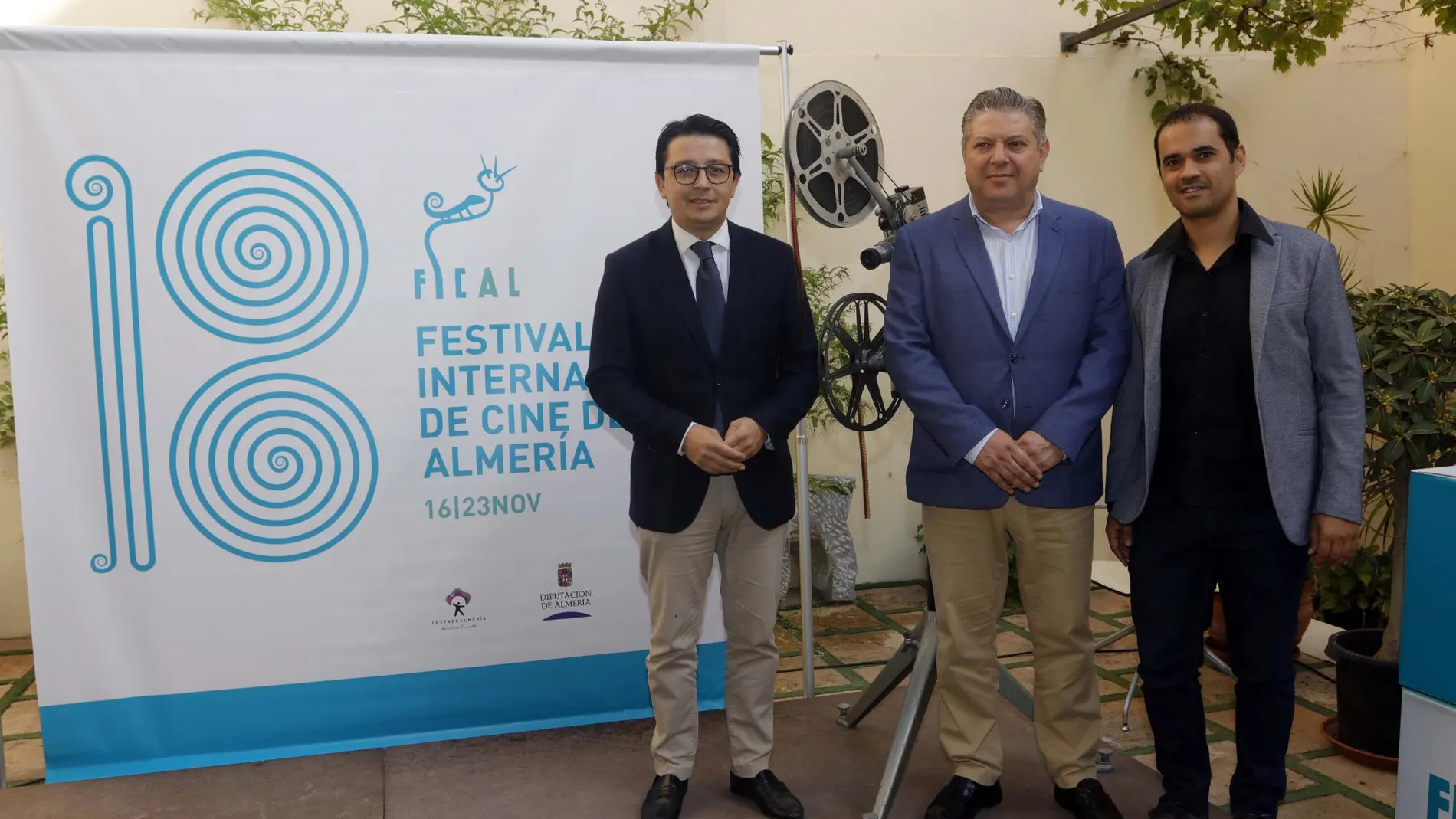 Presentación del nuevo cartel del Festival Internacional de Cine de Almería / La Razón
