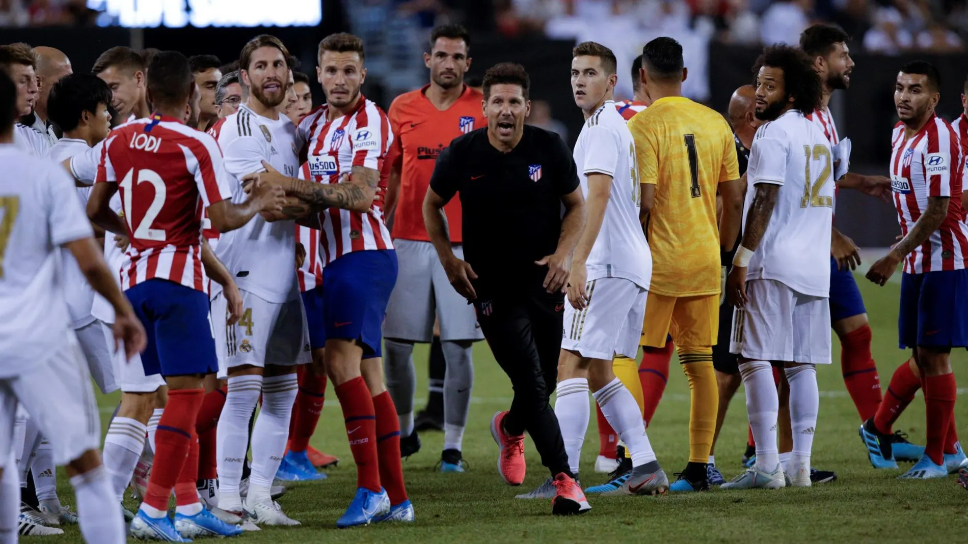Simeone entró a separar en la pelea entre Diego Costa y Carvajal