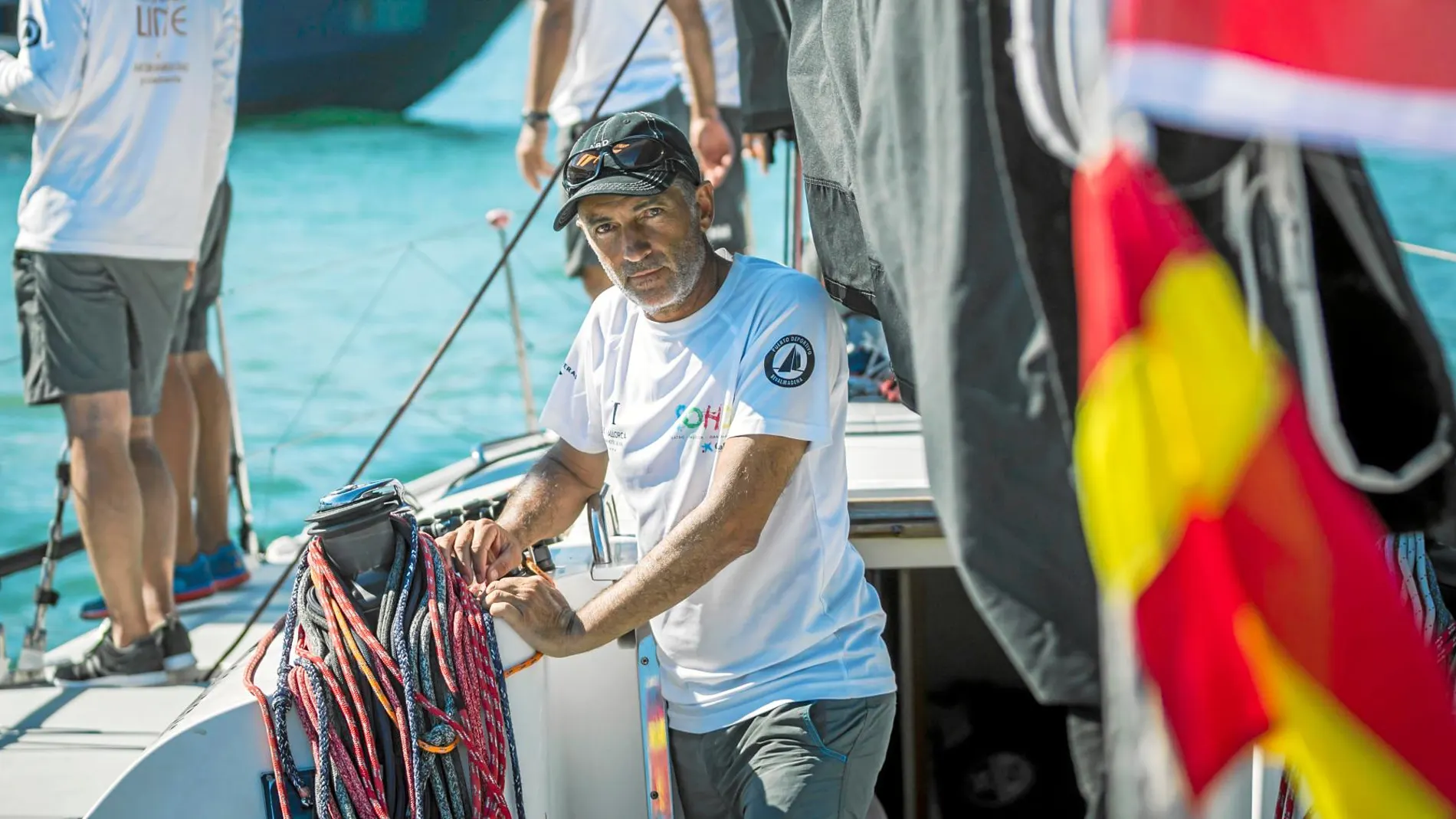 Javier Banderas, a bordo de su barco / Foto: Alberto R. Roldan