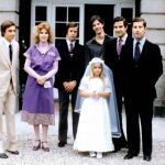 La Duquesa de Alba posa con sus seis hijos en Liria con motivo de la Primera Comunión de Eugenia Martínez de Irujo
