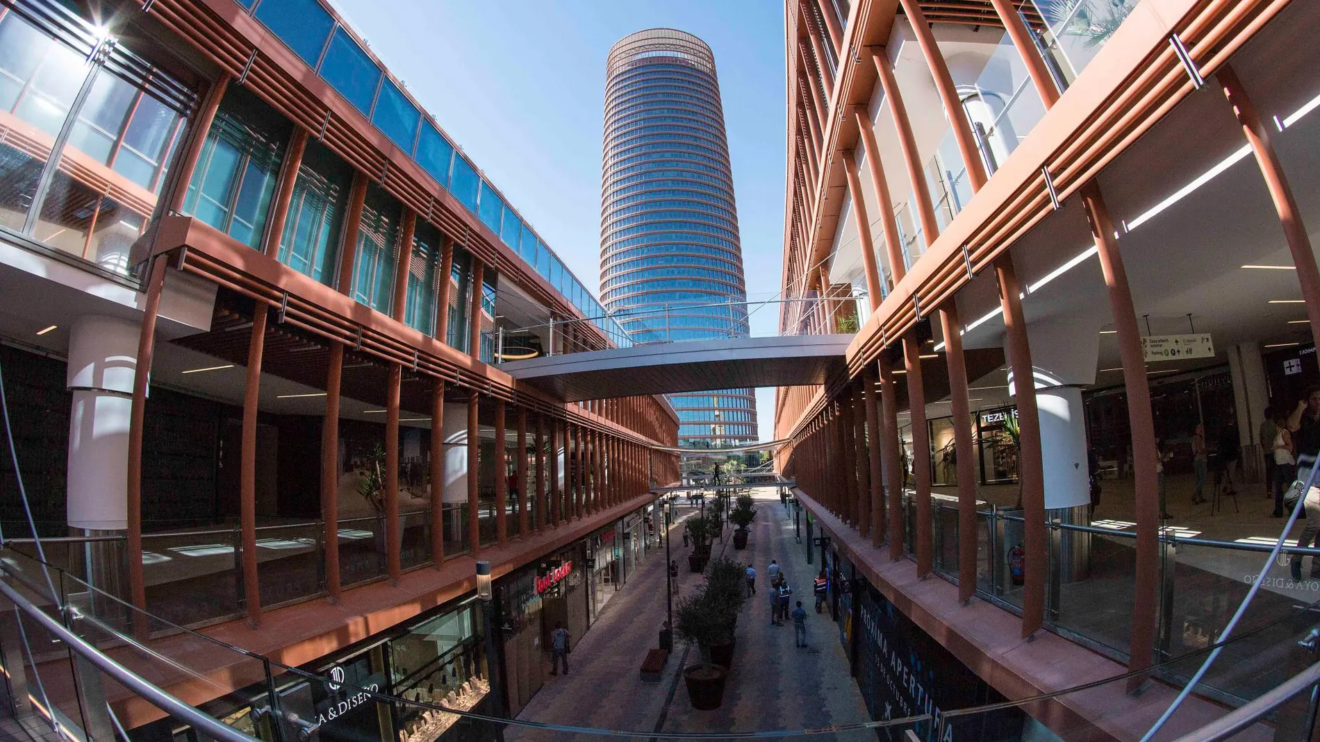 El arquitecto argentino ha transformado con la Torre Sevilla el skyline de la ciudad para siempre / Foto: Manuel Olmedo