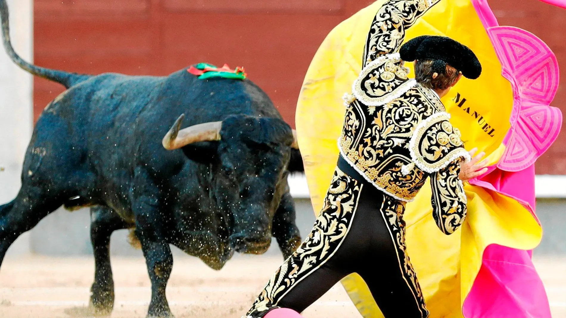 Manuel Escribano recibió a portagayola a sus dos toros en la Monumental de Las Ventas / Efe
