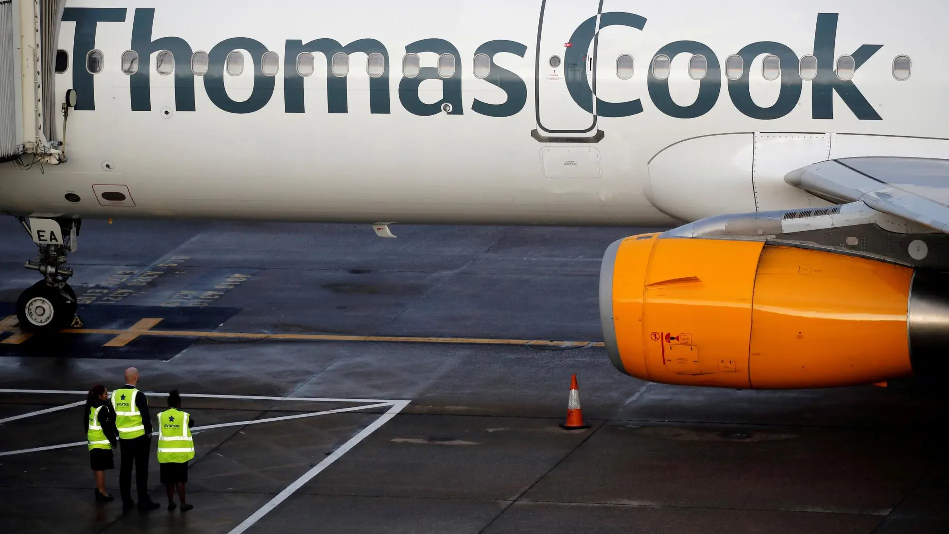 Un avión de Thomas Cook estacionado en el Aeropuerto de Manchester