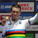 Rohan Dennis celebra su primer campeonato del Mundo