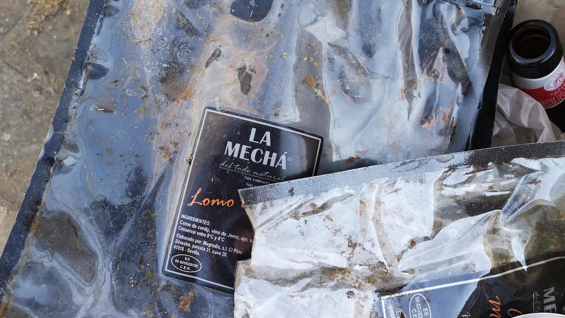 Un envase de la carne de "La Mechá"en las inmediaciones de la fábrica / Foto: Ke-Imagen
