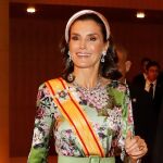 Doña Letizia triunfa con una espectacular diadema en Japón
