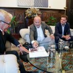 El director general de MSC en España, Francisco Lorente, mantuvo ayer una reunión con el alcalde de Valencia, Joan Ribó