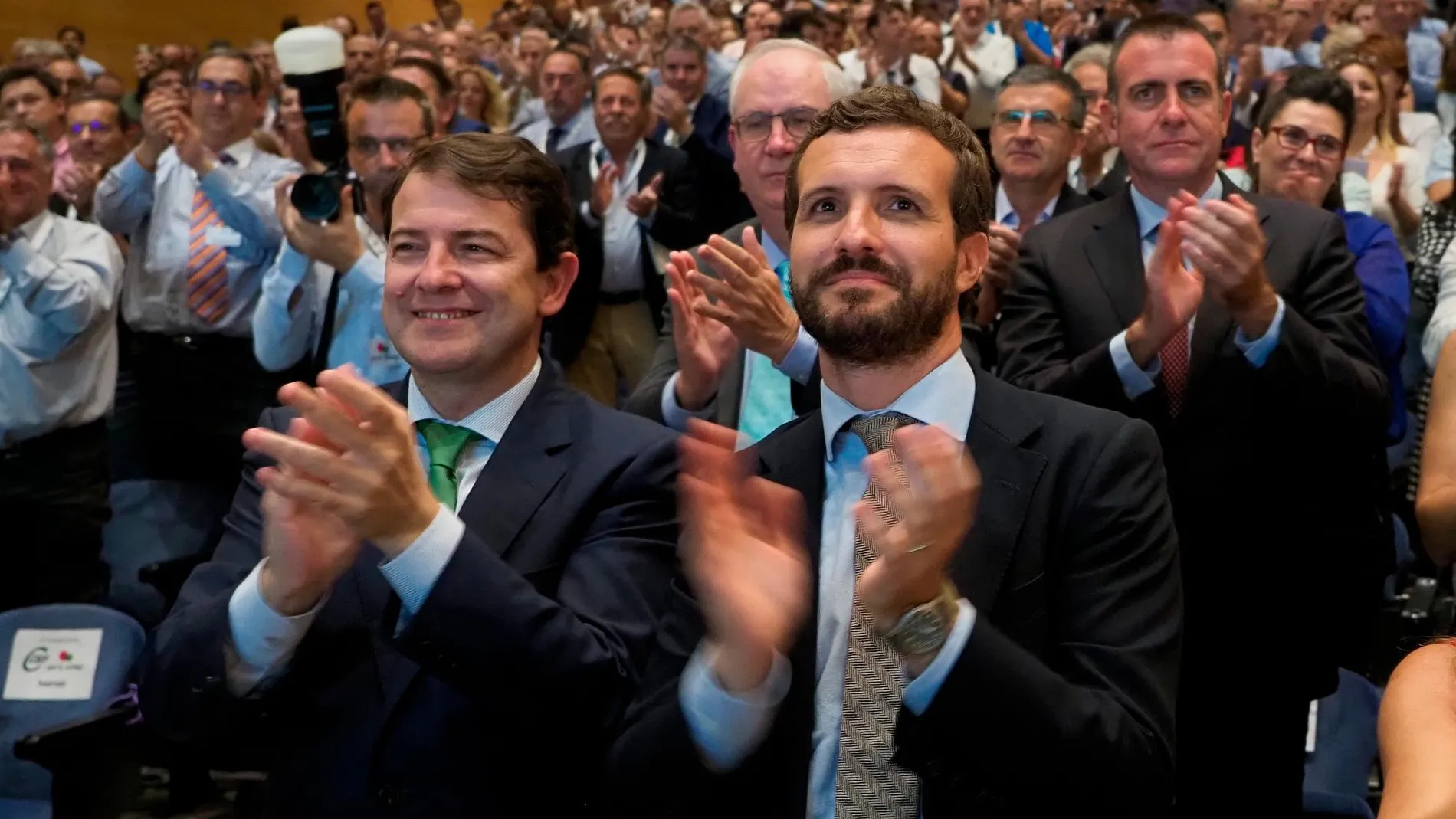 El presidente del PP, Pablo Casado, y el presidente de Castilla y León, Alfonso Fernández Mañueco. Ep
