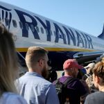 Pasajeros de Ryanair embarcando en un vuelo en Polonia