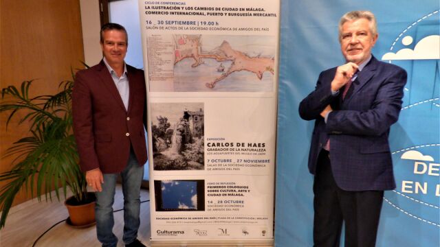 El diputado de Cultura, Víctor González, junto al presidente de la Sociedad Económica de Amigos del País, José Mª Ruiz Povedano, durante el acto de presentación celebrado en el centro cultural MVA de la Diputación / La Razón