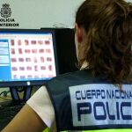 Pedían a las víctimas que les mandaran fotos tipo “selfie” para suplantar identidades