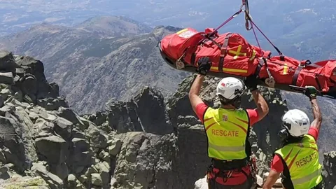 El Grupo de Rescate de Protección Civil en la Sierra de Gredos