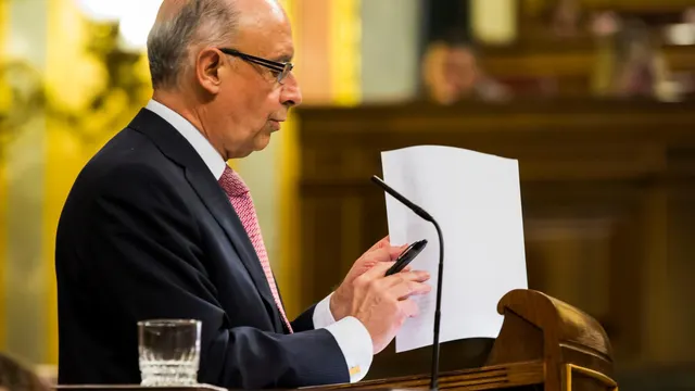 Cristóbal Montoro durante el Debate de los Presupuestos Generales del Estado en 2018 / Foto: Alberto R . Roldán