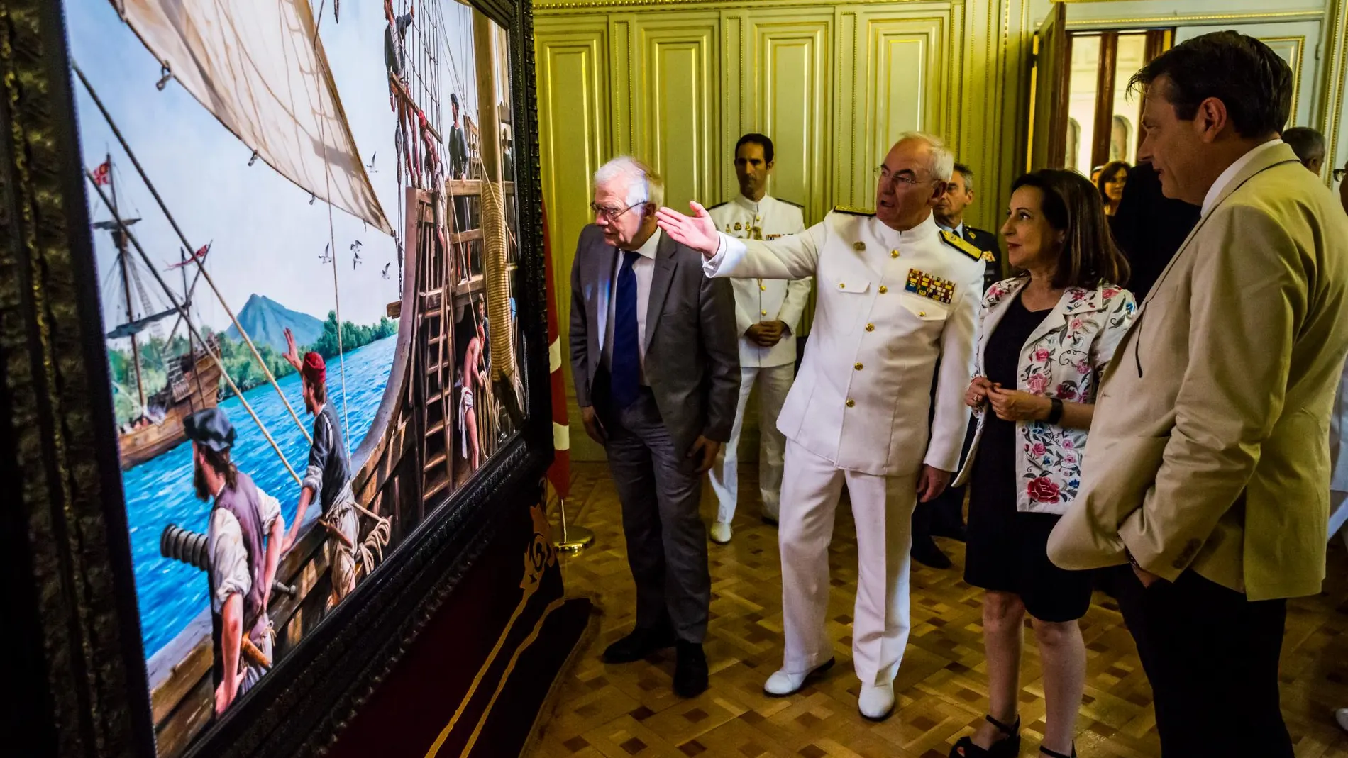 Presentación en el Cuartel General de la Armada del cuadro de Ferrer-Dalmau "Primus Circumdedisti Me", junto a los ministros de Defensa y Exteriores, Margarita Robles y Josep Borrell, junto al Almirante Jefe de Estado Mayor de la Armada, Teodoro López Calderón. (Fotos: Alberto R. Roldan)