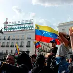  Biden sigue los pasos de España para regularizar a miles de venezolanos