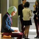Fotograma de la primera temporada de la serie original de Netflix «Élite». Con la actriz Mina El Hammani
