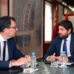 El presidente de la Región de Murcia, Fernando López Miras, ha mantenido hoy una reunión con el alcalde de la capital, José Ballesta