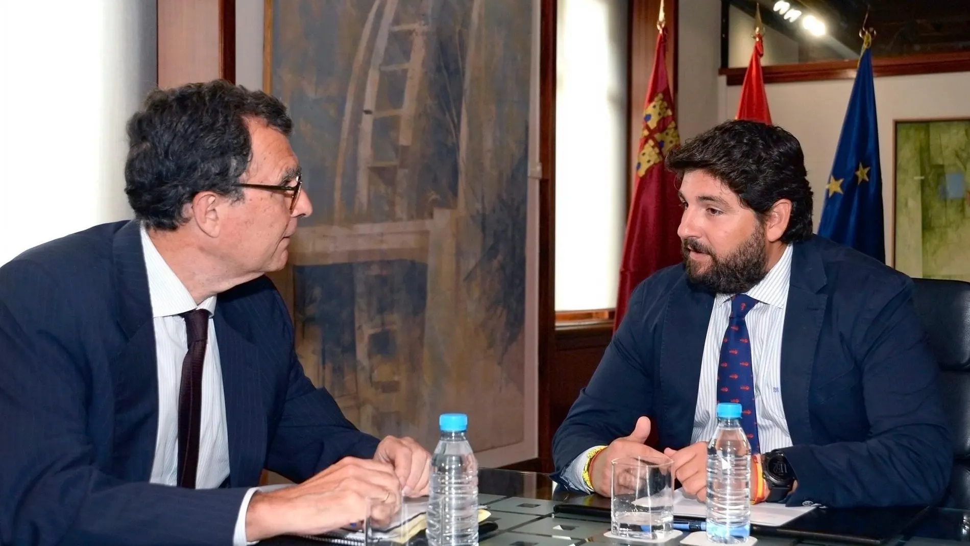 El presidente de la Región de Murcia, Fernando López Miras, ha mantenido hoy una reunión con el alcalde de la capital, José Ballesta