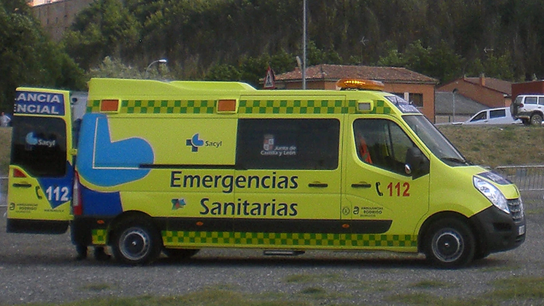 Ambulancia Soporte Vital Básico de Sacyl trasladada al lugar de los hechos