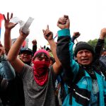 Manifestantes indígenas toman este martes el edificio de la Asamblea Nacional de Quito (Ecuador). EFE/ José Jácome
