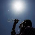 La Consejería de Salud recomienda hidratarse bien ante las altas temperaturas que se registrarán en la Región durante las próximas jornadas