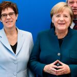 La canciller alemana, Angela Merkel, junto a Annegret Kramp Karrembauer, su sucesora al frente de la CDU