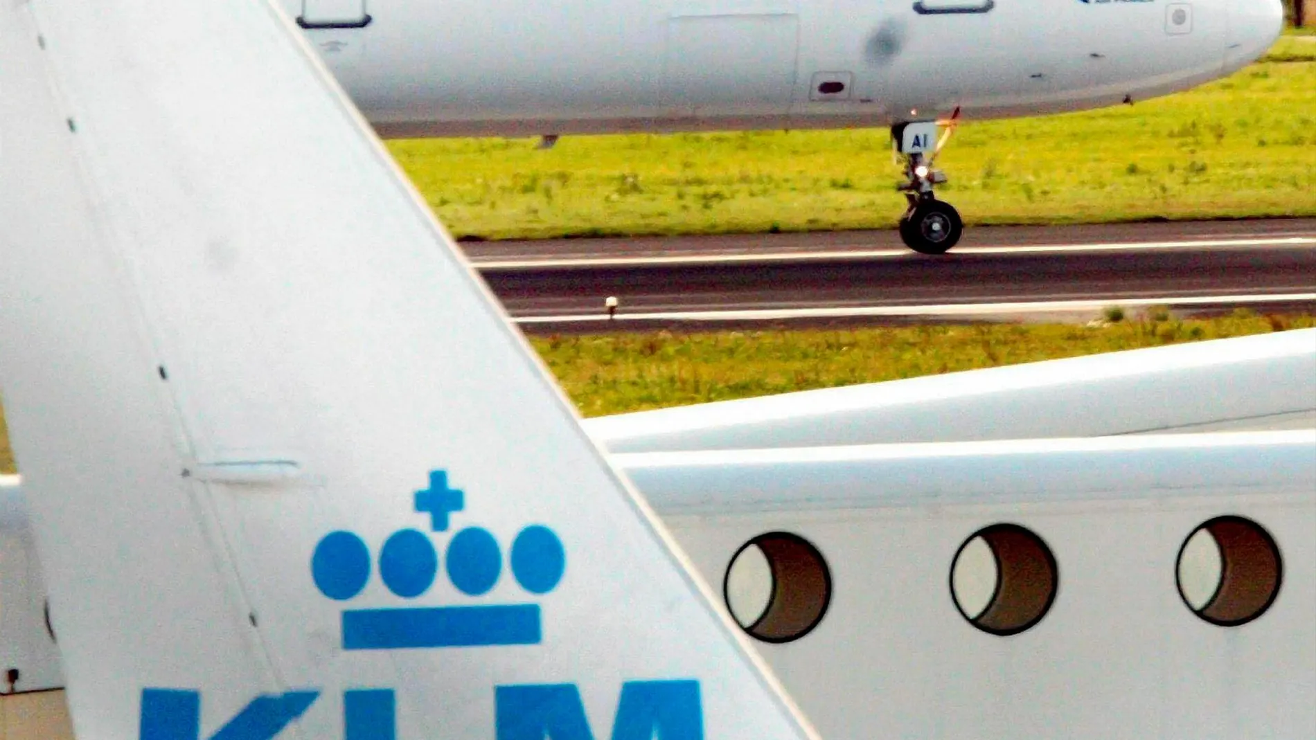 KLM provoca la polémica tras pedir a las madres que se cubran al dar el pecho