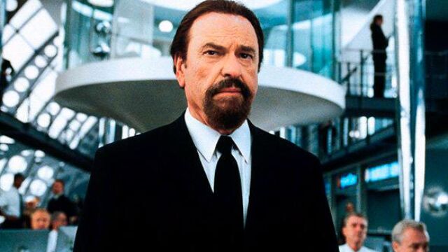 Rip Torn en un fotograma de "Men in black"