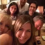 Selfie de Jennifer Aniston con parte del reparto de &#39;Friends&#39;