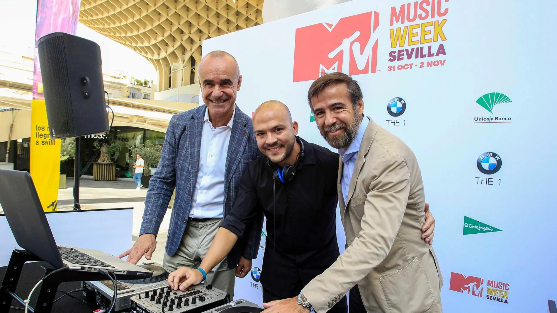 Antonio Muñoz (izda.) y Manuel Gil (dcha.) tras la presentación de la programación de la MTV Music Week Sevilla 2019 previa a los premios / Foto: Manuel Olmedo