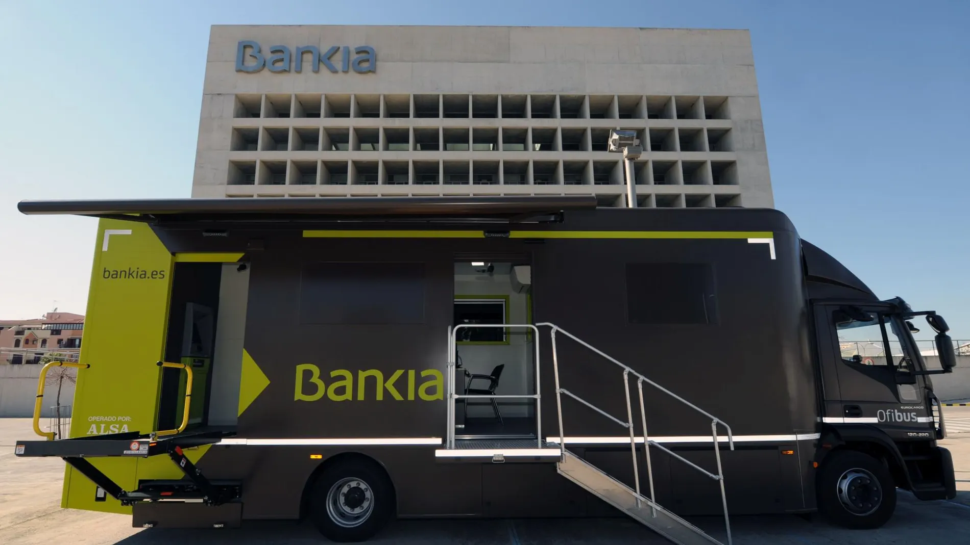 Una de las oficinas móviles de Bankia