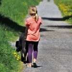 Ir al pueblo, pasar tiempo en familia y hacer nuevos amigos: el mejor verano para los niños