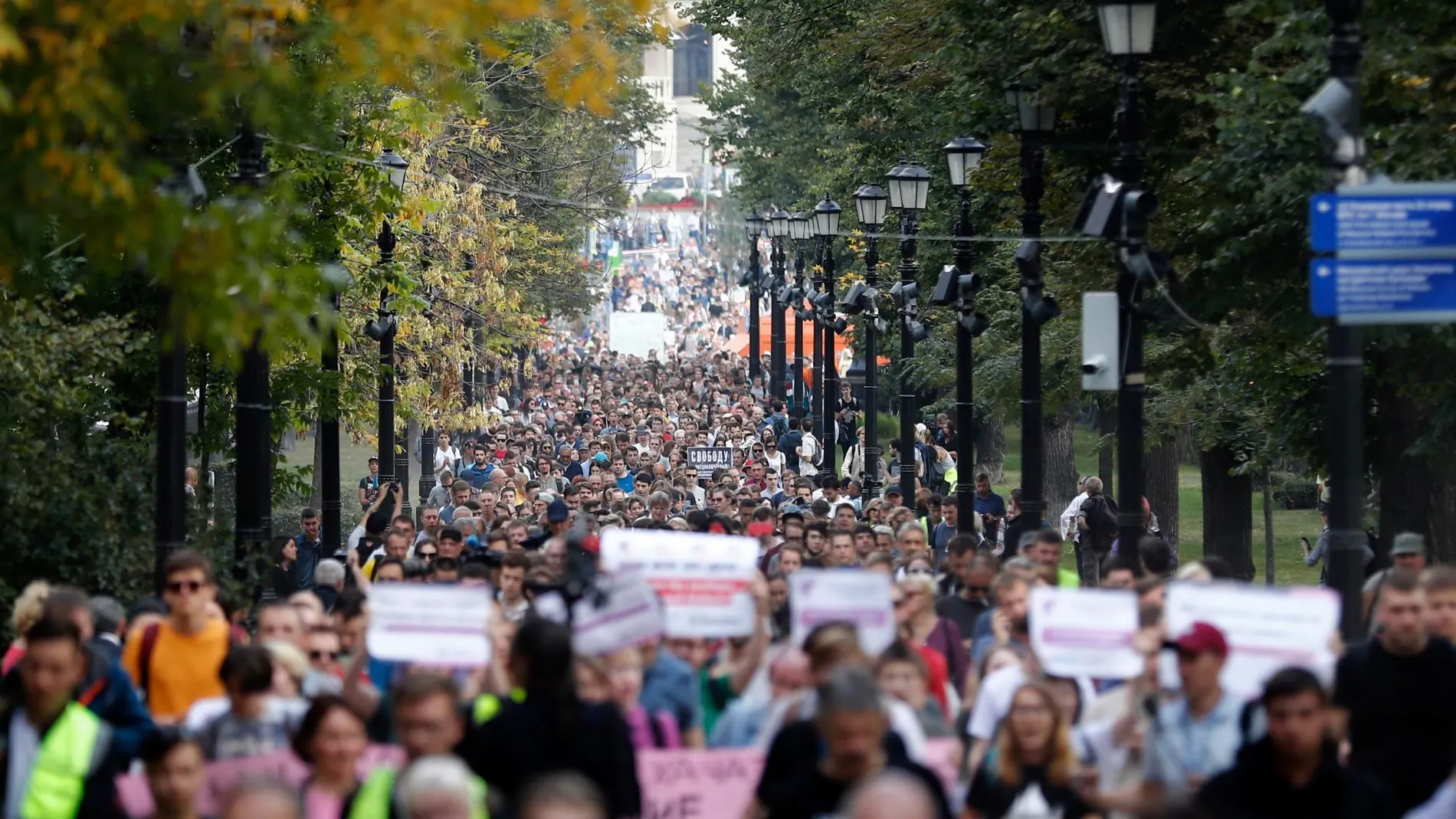 Más de un millón de personas han salido a las calles en una manifestación no autorizada. Foto: Efe
