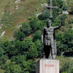 Estatua de Don Pelayo en el santuario de Covadonga